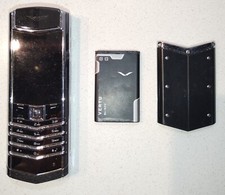 Vertu's Signature Precious Mobile Phone Joanne Cameron for Collectors Edition