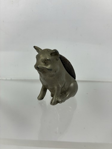 Pewter pig sat down pin - pewter,