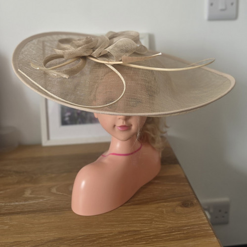 Beige sinamay wide brim - wide,