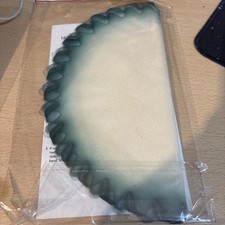 25 Green SCALLOPED EDGE