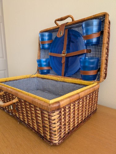 Wicker picnic hamper - wicker,
