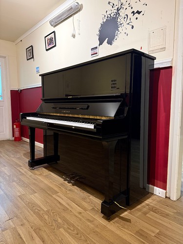 Yamaha upright piano 1985 - u3,