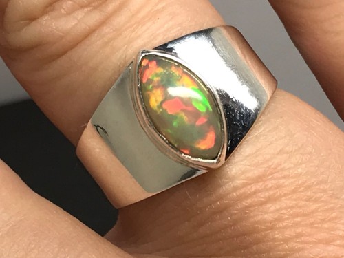 Ethiopian opal ring size - , q