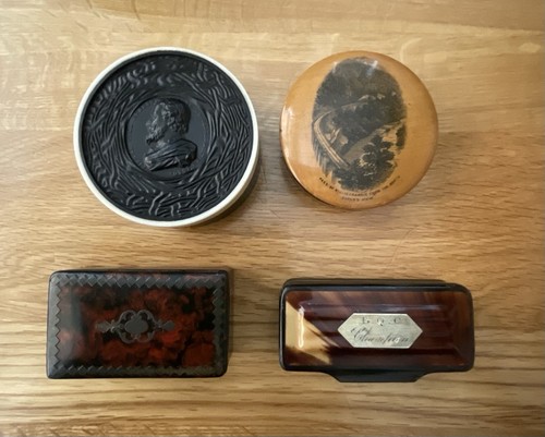 Four assorted antique snuff - assorted,