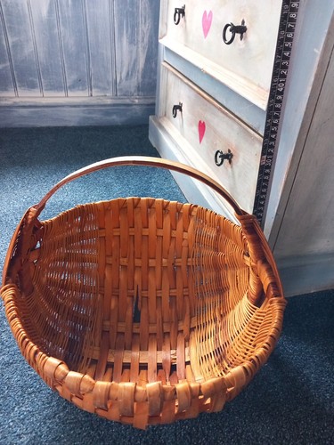 Medium oval wicker - basket, used