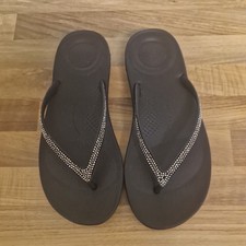 FitFlop Iqushion Sparkle Rubber Women's Black Flip Flops (i)