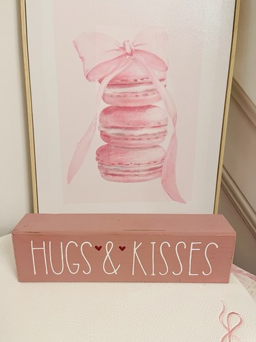 Hugs kisses dark pink wooden - &,