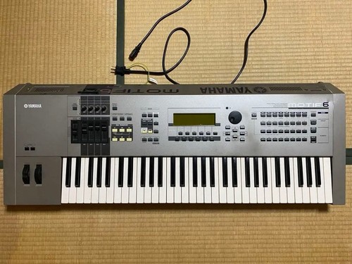 Yamaha motif synthesizer - 6, 61