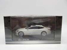 1:43 LEXUS LS500 mini car white pearl Diecast Model CH