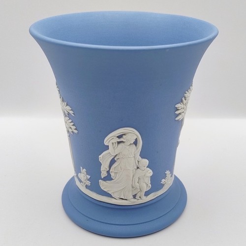 Wedgwood jasperware blue - blue, posy
