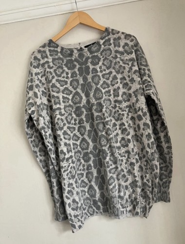 Wallis size large animal print