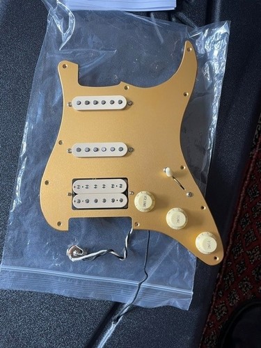 Fender strat loaded - fender,