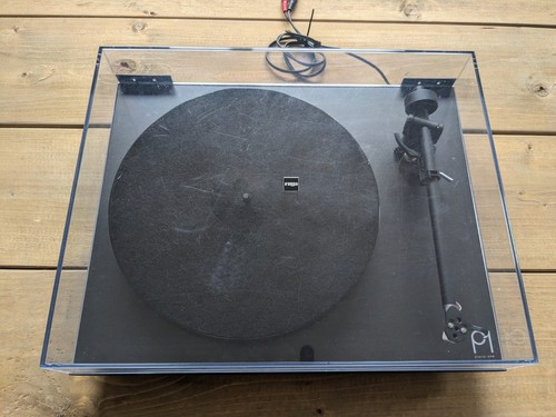 Rega planar turntable matt - 1,