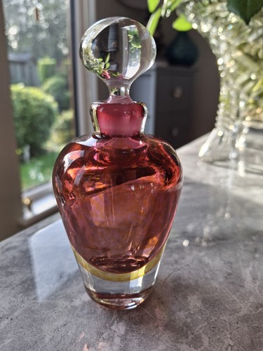 Beautiful signed sark glass - sark,