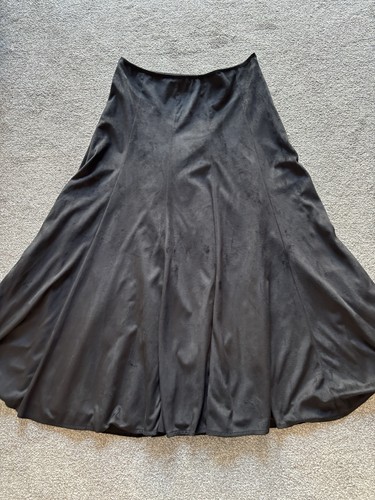 Per una black suede - look, maxi