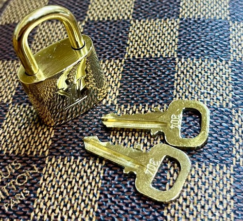 Louis vuitton padlock 304 - louis,