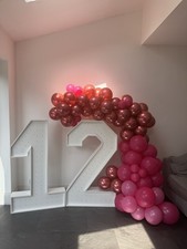 4ft LARGE Solid Free standing light up numbers sale 1,2, 8 Excellent condition 