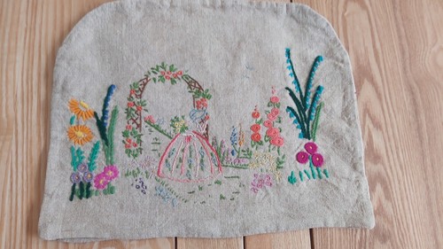 Vintage beige crinoline lady - vintage,