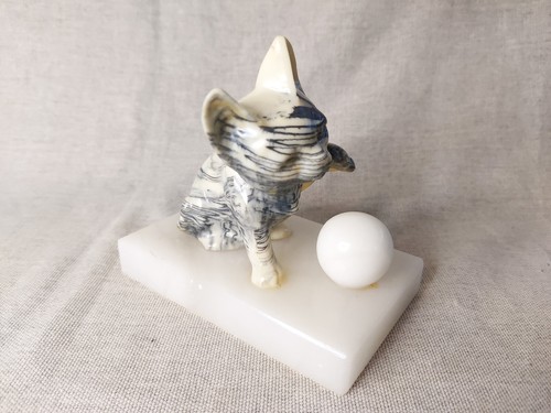Vintage stone effect cat - cat, /