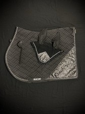 Size full Saddle pad with