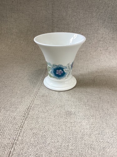 Wedgewood small tapered posy - small,