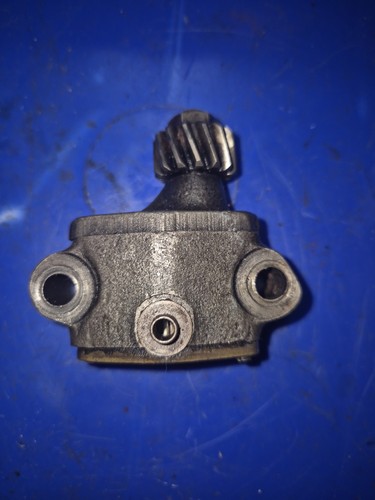 Norton twin oil pump - oil, turns