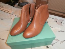 CLARKS Ladies Tan Leather