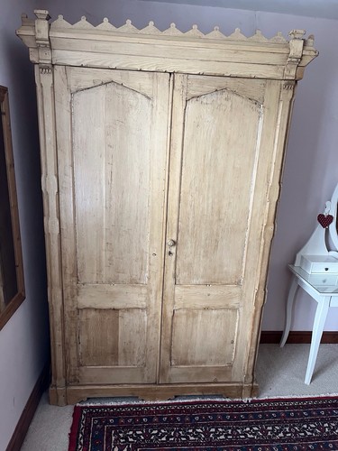 Vintage gothic wardrobe linen - gothic, wardrobe/linen
