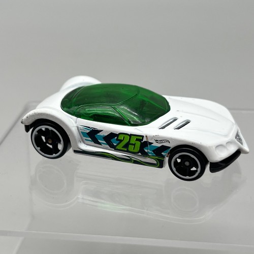 Hot wheels golden arrow - golden, white