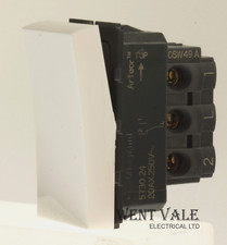 Legrand Arteor - 5730 24 - 20ax White 2 Way Square (Middle Switch) Module