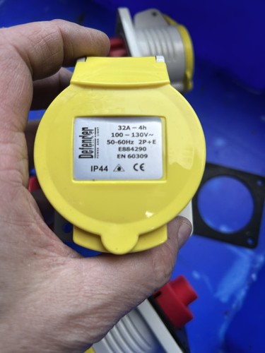 32a panel socket - socket,