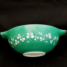 vintage green Pyrex Mixing