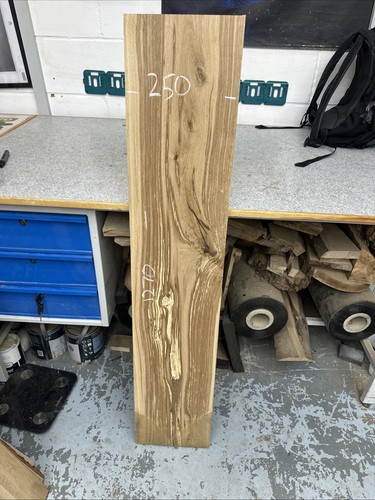 Oak boards kiln - dried,