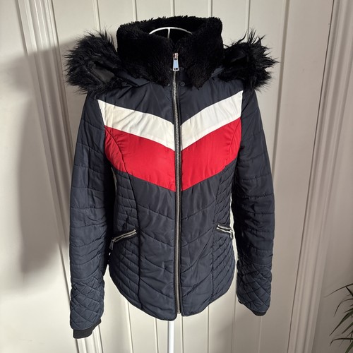River island size - river,