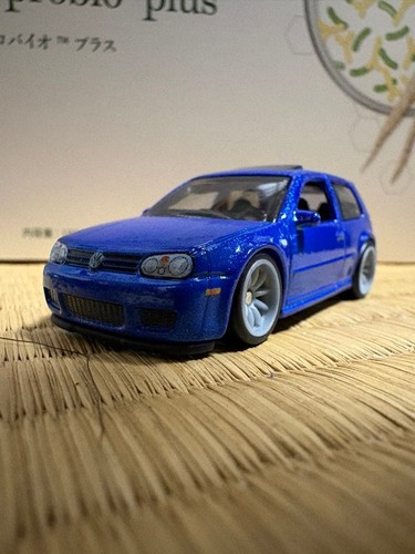 Hot wheels volkswagen golf - hot,