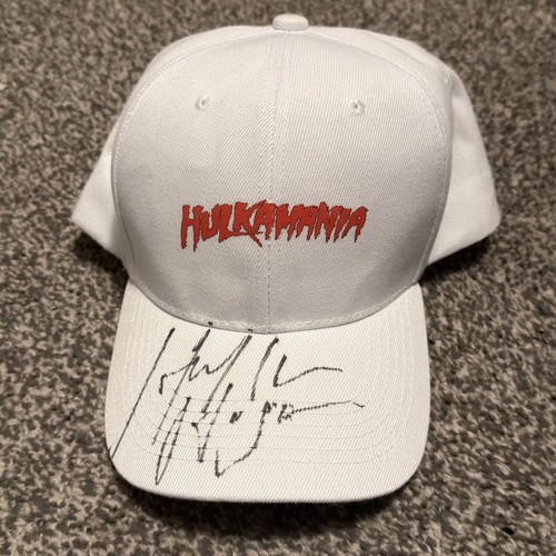 Signed hulk hogan hat - , (