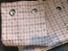 NEXT GREY PINK SHIMMER DOGTOOTH JACQUARD LINED EYELET CURTAINS -  117x137 CM
