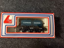 LIMA 305643W - Express Dairies - 6 Wheel Tank - OO Gauge - Pre-Owned