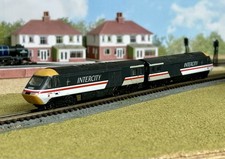 Graham Farish 8127 N Gauge Class 43 HST in InterCity Swallow Livery POOR RUNNER
