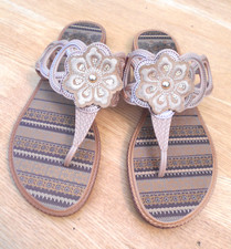 Tan Gold Flat Toe Thong Sandals Size 4  - New