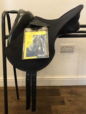 14” Wintec Kids black synthetic cub saddle with original tags