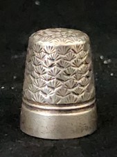 Dorcas Charles Horner CH 8 White  metal Vintage Thimble