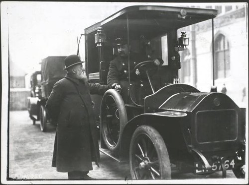 Taxi cab driver 1910 old - cab, photo