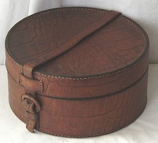 LEATHER COLLAR BOX VINTAGE