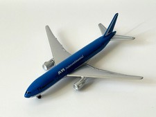 Boeing 777-200 American Plane Airliner Model Toy Blue Diecast 1:500 Scale Maisto