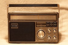 VINTAGE PANASONIC RF-1410LBE FM/AM/SW TRANSISTOR RADIO.VERY GOOD.