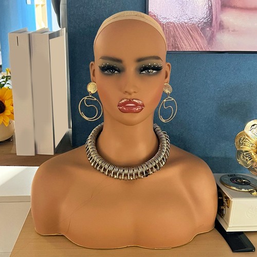 Realistic mannequin head - realistic,
