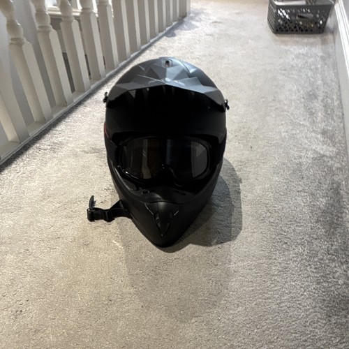 Full face man met - full,