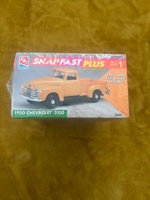 AMT 1950 CHEVY CHEVROLET 3100 SNAPFAST 1:25 MODEL STILL SEALED