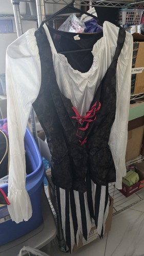 Girls pirate costume - pirate,